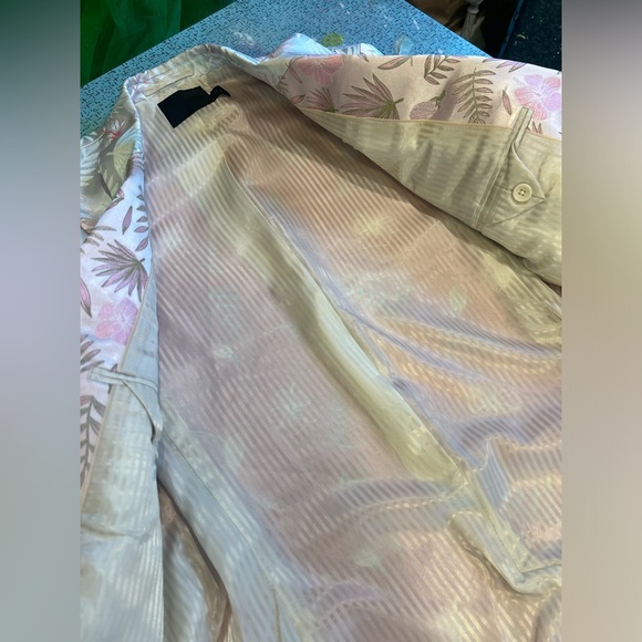 Pastel Botanical Suit - Picture 7 of 16